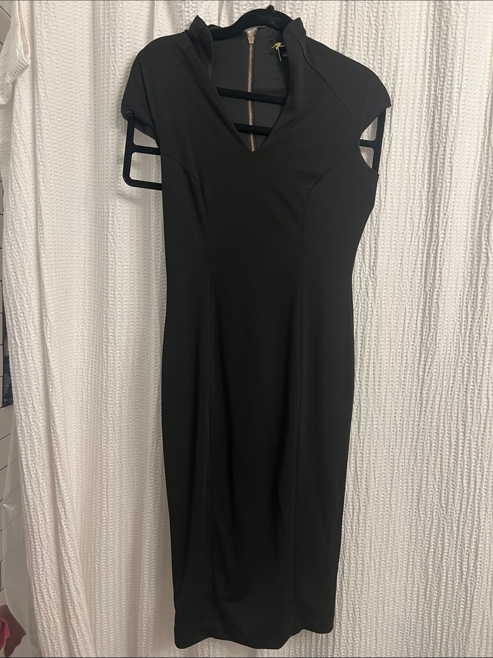 Alexia Admor Black Midi Sheath Dress with V-Neck